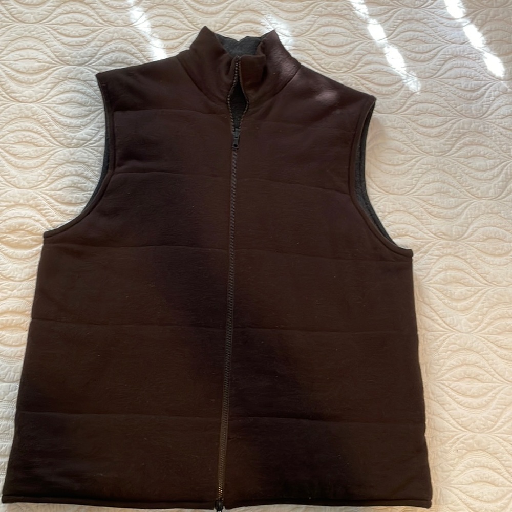 EUC reversible brown/gray Banana Republic vest. XL